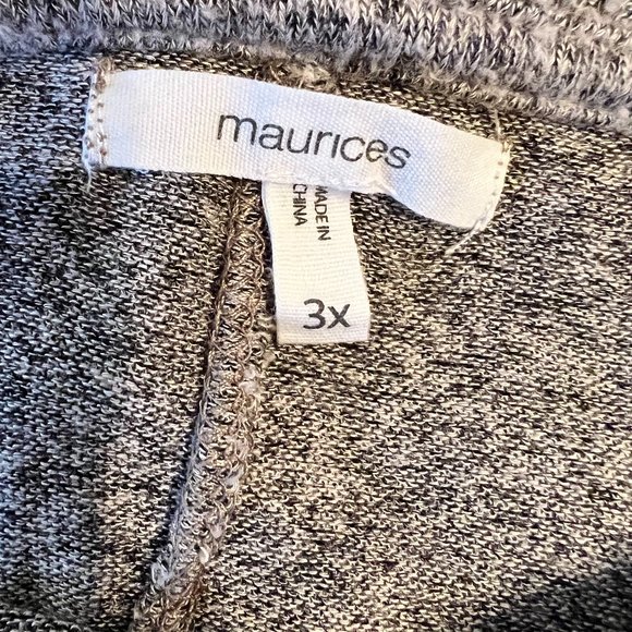 Sweater with plaid sleeves - Picture 2 of 2